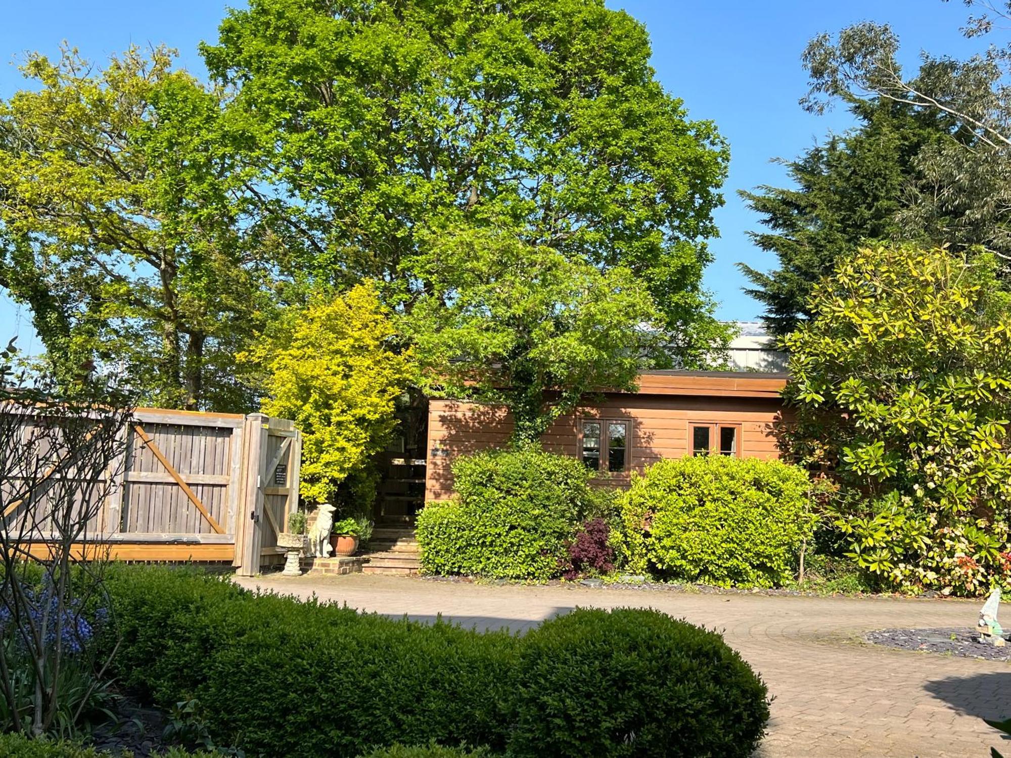 Amber Lodge Hickstead-A Бургесс-Хилл Экстерьер фото