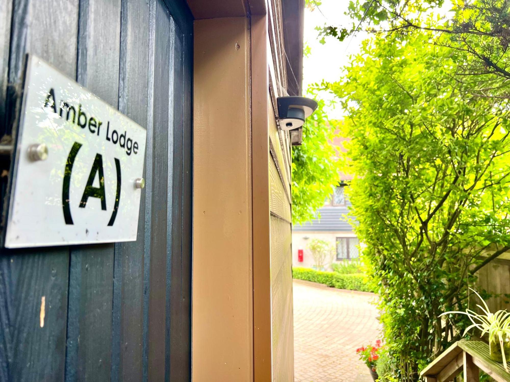 Amber Lodge Hickstead-A Бургесс-Хилл Экстерьер фото